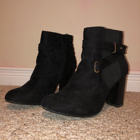 Black ankle boots with gold belt detailing - Picture 3 of 4